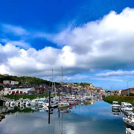 O Bord De L' Eau アパート ル・トレポール