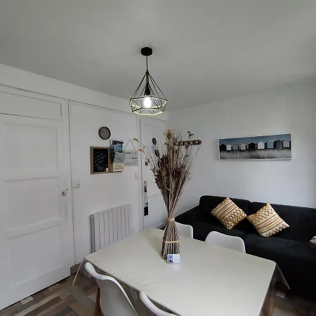 O Bord De L' Eau ル・トレポール